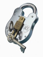 S1287 "Old English" Padlock c/w Bush & Slide